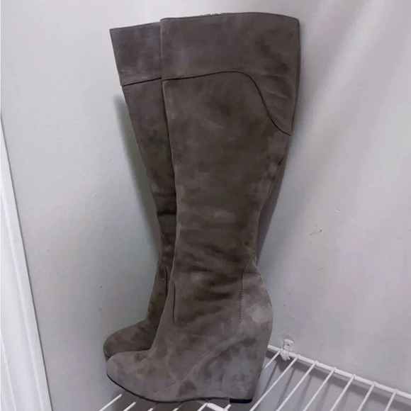 Via Spiga gray suede boots size 6 almond toe wedge - Picture 1 of 11